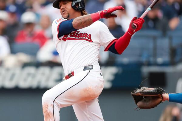 Ramírez, líder de dobles (56) en 2017 con Cleveland, con el desempeño de hoy se coloca a 14 sencillos de igualar la marca de indiscutibles de forma consecutiva para un latino que está en poder de su compatriota Luis Castillo.