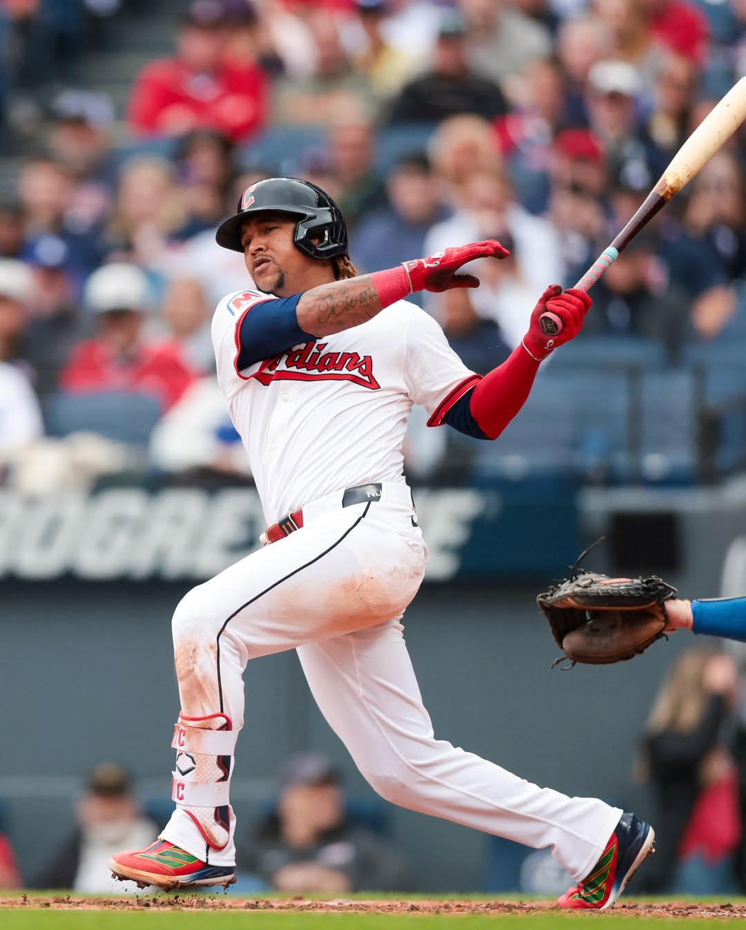 Ramírez, líder de dobles (56) en 2017 con Cleveland, con el desempeño de hoy se coloca a 14 sencillos de igualar la marca de indiscutibles de forma consecutiva para un latino que está en poder de su compatriota Luis Castillo.