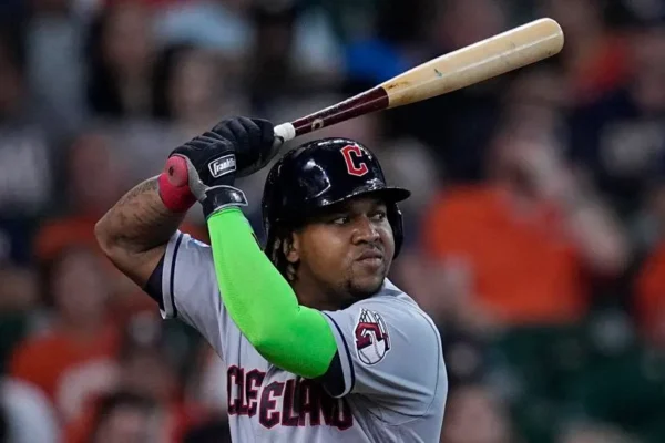 El criollo colocó la bola por terreno (hit 66) de nadie ante los envíos del lanzador derecho de los Angelinos, José Soriano.