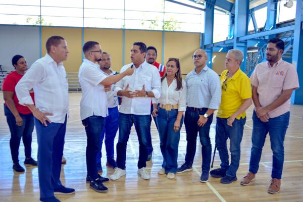 “Desde que nos reunimos con el liderazgo deportivo de Cotui en la mesa de trabajo identificamos que el Polideportivo Garibaldi Almonte era la instalación que más urgía recuperar para el municipio”, expresó Cruz.
