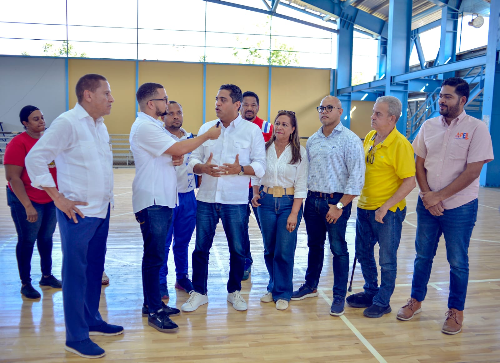 “Desde que nos reunimos con el liderazgo deportivo de Cotui en la mesa de trabajo identificamos que el Polideportivo Garibaldi Almonte era la instalación que más urgía recuperar para el municipio”, expresó Cruz.
