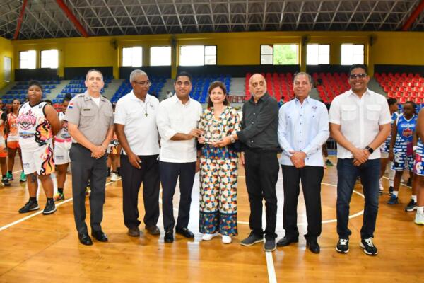 La vicemandataria dijo que es un compromiso más para ella para seguir apoyando el deporte, pero en este caso el deporte femenino que está cambiando gracias a las iniciativas del ministro, Kelvin Cruz. 