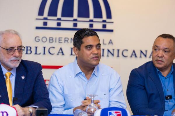 Mejía Ortiz agradeció la distinción de parte de FEDOM y su presidente Juan Núñez, señalando que la acepta con humildad en nombre de la familia LIDOM.