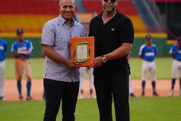 A Stanley se le reconoció por su destacada carrera de 17 temporadas en Grandes Ligas y sus aportes al béisbol dominicano.