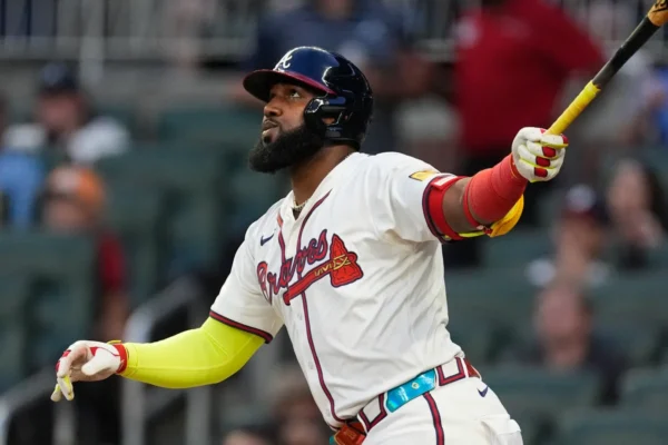 Ozuna, líder de jonrones (18) e impulsadas (56) en 2020, pegó el batazo de cuatro bases al lanzador abridor de los Nacionales, Trevor Williams.
