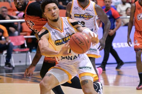 Los Metros de Santiago buscarán recuperarse este viernes 16 de mayo cuando reciban en casa a los Titanes del Distrito, en un partido pautado para las 8:00 de la noche en la Gran Arena del Cibao.