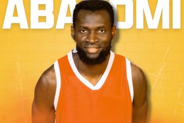 Iyiola debutará esta misma noche con el conjunto santiagués cuando los Metros enfrenten a los Leones de Santo Domingo, en el emblemático Club Mauricio Báez.