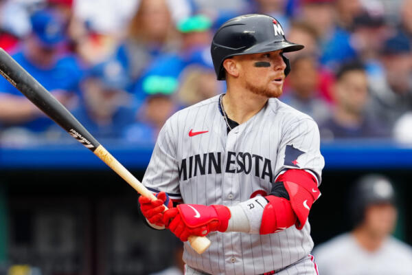 Los equipos pudieron comenzar a tiempo la jornada después de que la lluvia suspendiera el juego la noche anterior, y los Orioles se fueron al frente 3-0 tras el jonrón de dos carreras de Gunnar Henderson en el tercer inning. 
