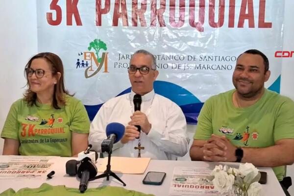 Arquidiócesis de Santiago celebra caminata “Caminantes de Esperanza 3K”. (foto, fuente externa) 