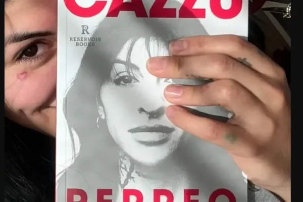 Artista urbana Cazzu lanza su primer libro titulado “perreo”
