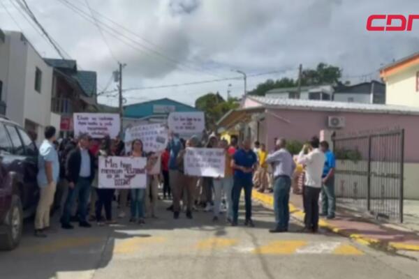 Los comunitarios de El Caimito denunciaron que han agotado todos los canales para que las autoridades retomen la construcción del plantel.
