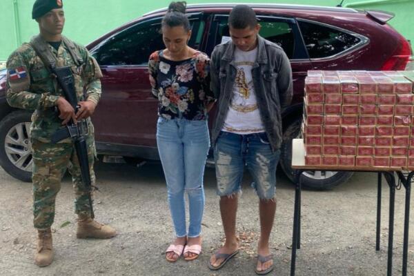 Ejército arresta pareja por transportar 39 mil cigarrillos de contrabando en Santiago Rodríguez.