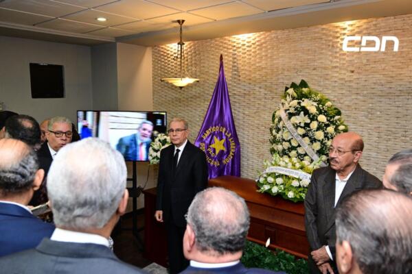 Danilo Medina y altos dirigentes del PLD acuden a despedir a Roberto Rodríguez Marchena. (foto, fuente externa)
