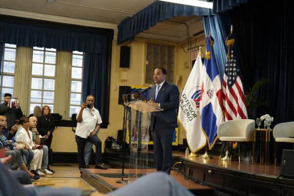 Buscan proteger a dominicanos en el exterior de estafas inmobiliarias