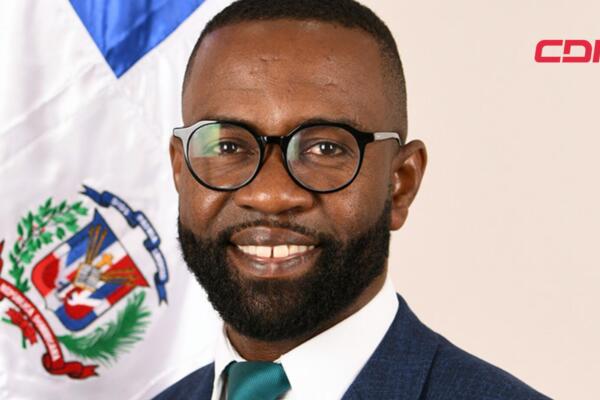 Carlos de Pérez, diputado por el partido Fuerza del Pueblo.