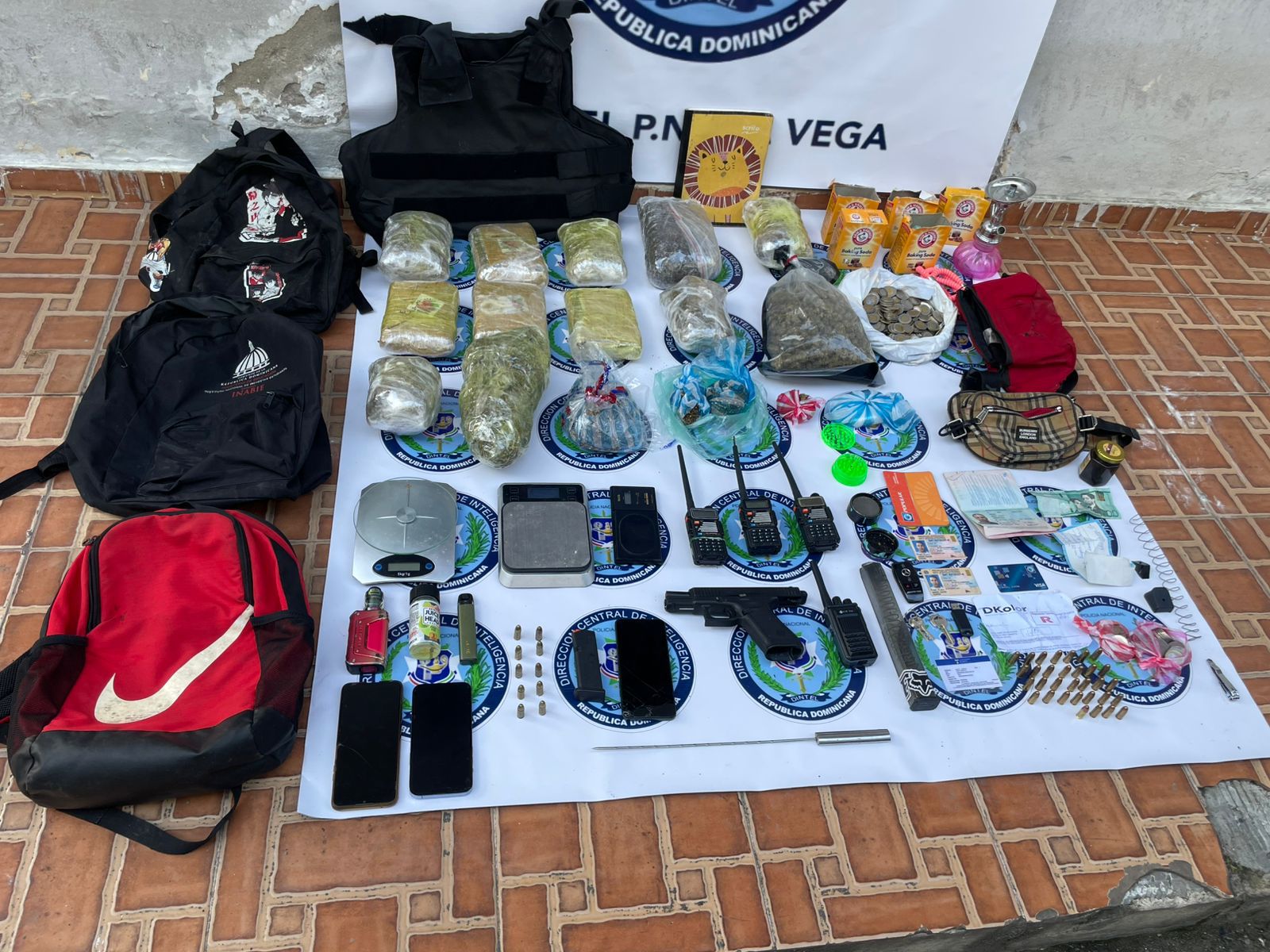 Dintel ocupa armas, drogas y efectos durante allanamientos simultáneos en el sector Los Barrancones