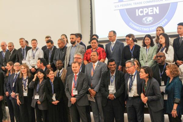 Eddy Alcántara presenta plan global como presidente de ICPEN en reunión con líderes de cinco continentes