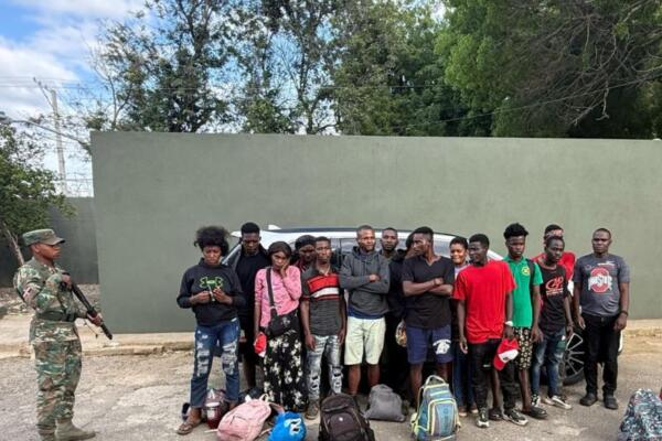 Ejército detiene a 16 haitianos indocumentados en Mao.