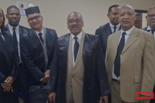 Abogados manifiestan descontento ante la espera de un representante del Ministerio Público en San Juan de la Maguana. Foto: Fuente externa 