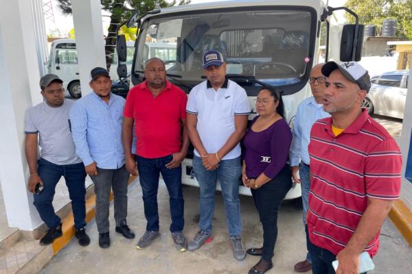 Entregan camión compactador de basura en san José de Matanzas