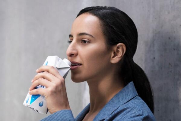 El agua envasada va en crecimiento y representa el 41% del mercado de bebidas, los envases de cartón juegan papel clave en la sostenibilidad.