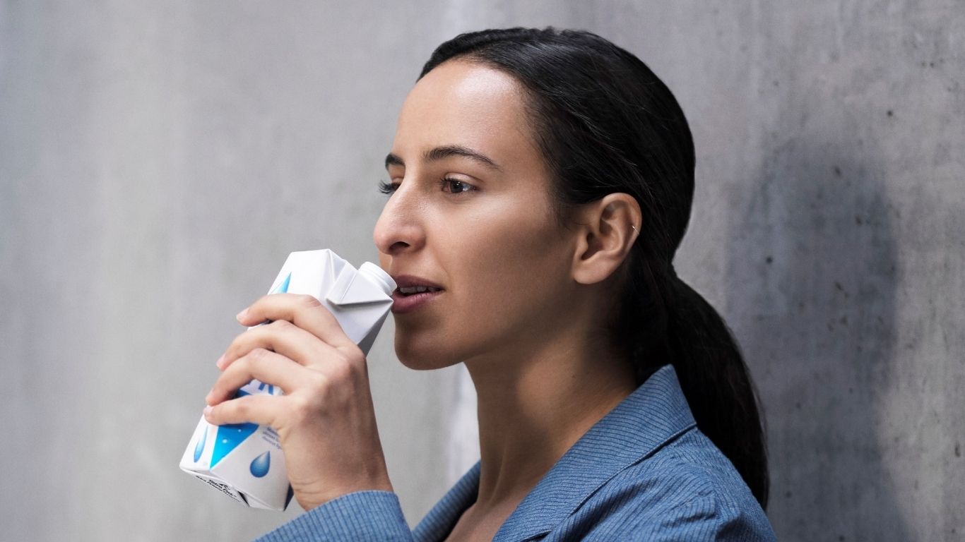 El agua envasada va en crecimiento y representa el 41% del mercado de bebidas, los envases de cartón juegan papel clave en la sostenibilidad.