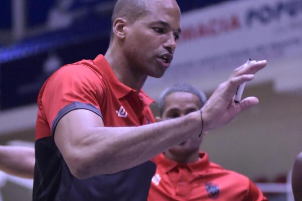 Eulis Báez, dirigente de Leones de Santo Domingo