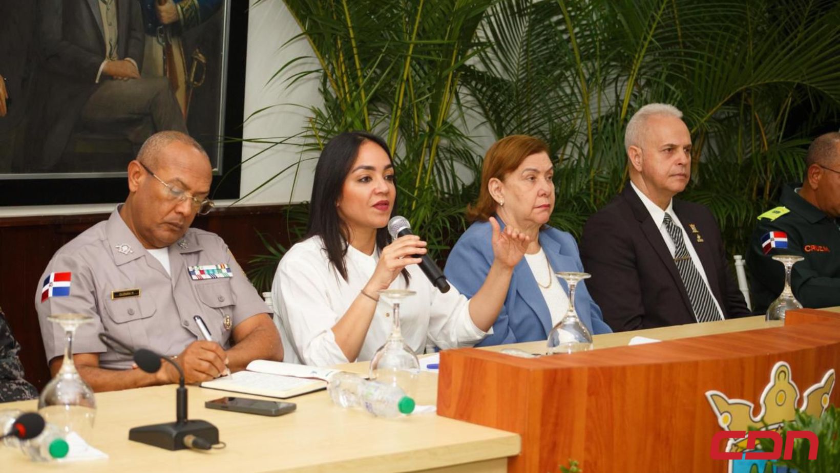 Faride Raful escucha inquietudes sobre seguridad ciudadana en Jarabacoa