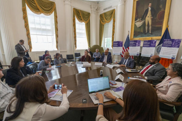 Funcionarios de Nueva York asisten a una reunión este 20 de mayo de 2025, en Nueva York (Estados Unidos). EFE