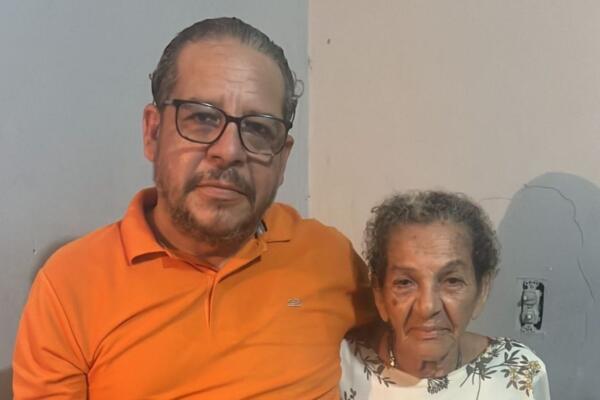 Tras un reporte de CDN y colaboración de una comunitaria y las autoridades Gloria Magalis, una señora extraviada volvió con sus familiares.