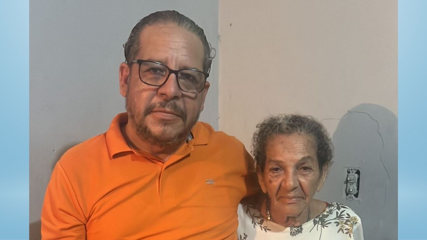 Tras un reporte de CDN y colaboración de una comunitaria y las autoridades Gloria Magalis, una señora extraviada volvió con sus familiares.