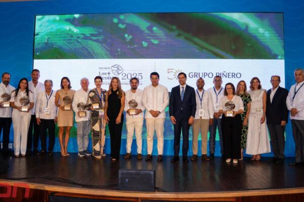 Ganadores junto a Familia Piñero y Autoridades. Foto: Fuente externa
