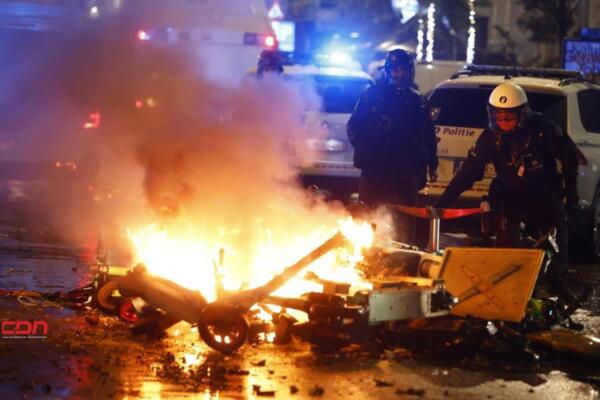 Las fuerzas del orden utilizaron gas lacrimógeno para dispersar a la multitud. Foto: Fuente externa 