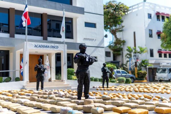 El Cesfront y la DNCD confiscaron 4,836 libras de marihuana, así como otros 11 paquetes de presunta cocaína.