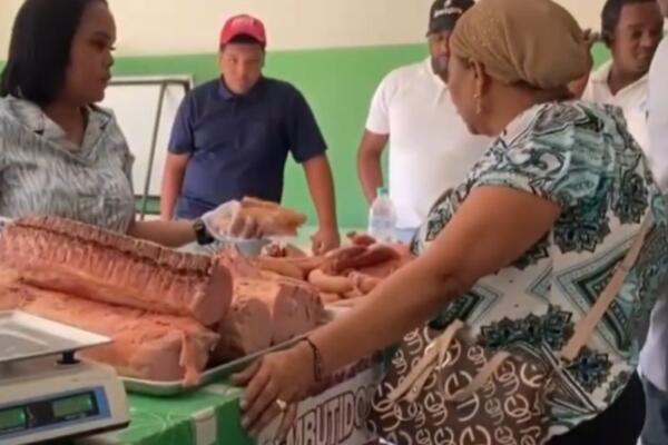 Inespre de Hato Mayor ofrece productos de la canasta básica a bajo costo y atrae gran asistencia.
