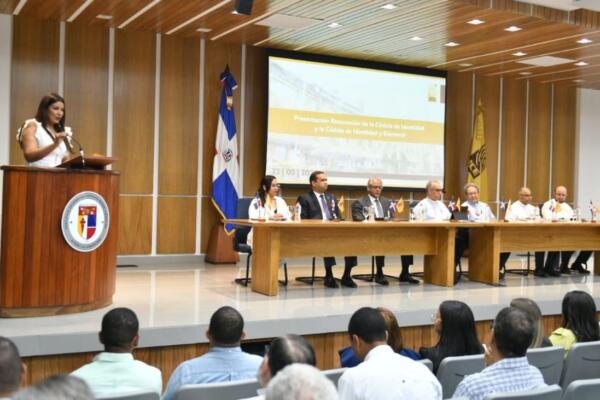 JCE presenta proyecto de la nueva cedulación en la Arquidiócesis de Santiago.