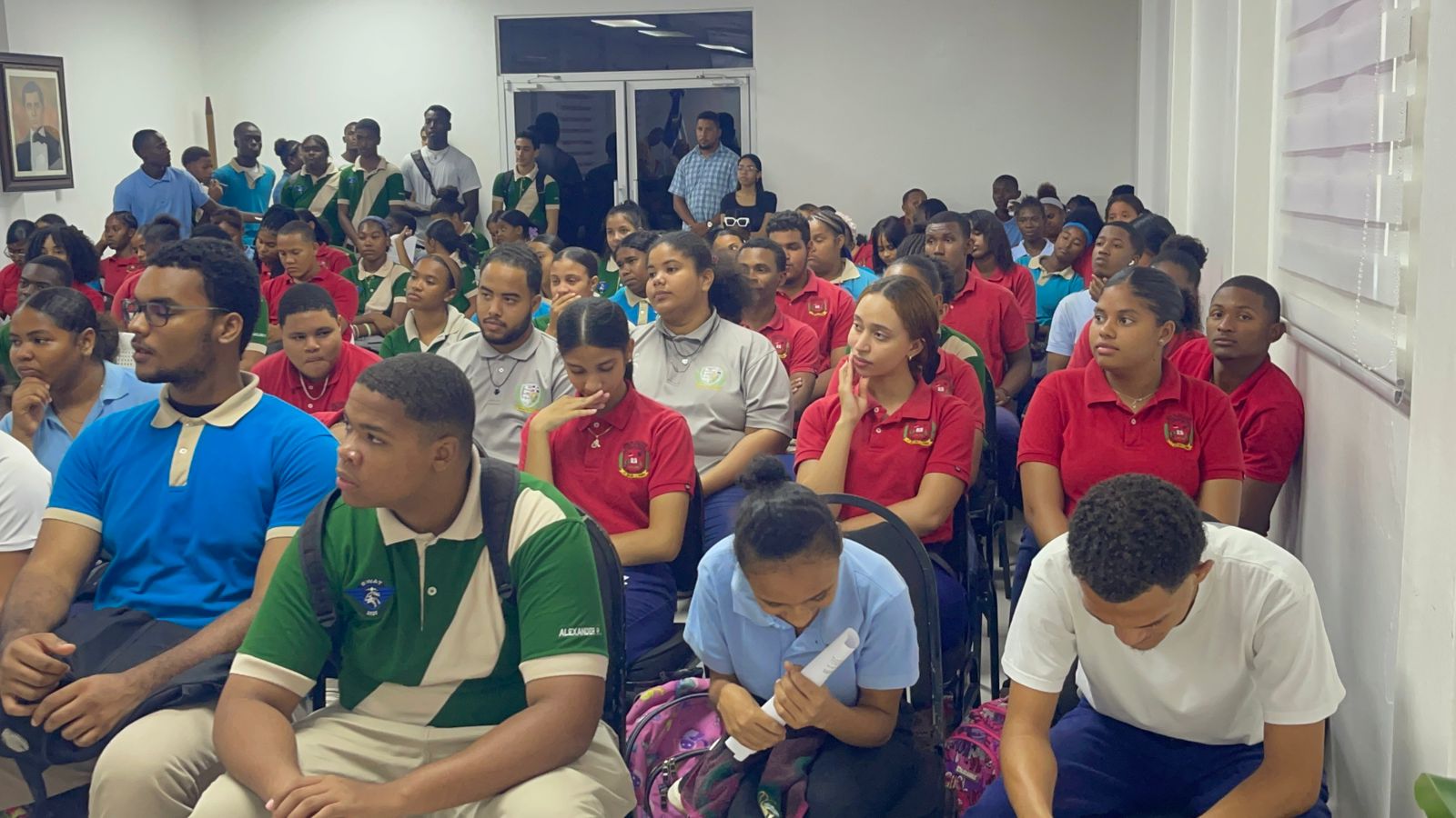 Jóvenes en Pedernales reciben charla de superación impartida por la UASD