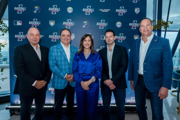 Juan Carlos Urdaneta, Kevin Cabral, Anaimeé Acta, Gustavo Gómez y Tony Salanova, durante el lanzamiento de 1 Baseball Network. Foto: Fuente externa 