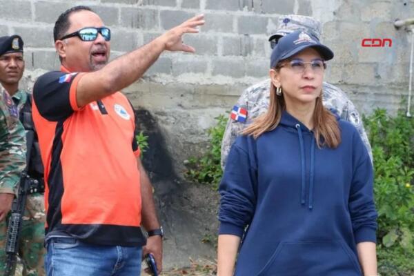 Gobernadora de Puerto Plata encabeza recorrido en Yasica por efectos de las lluvias. (foto, fuente externa)