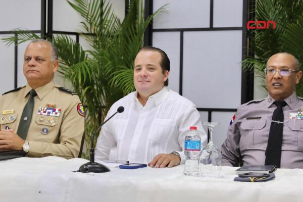  Los ministros de la Presidencia, José Ignacio Paliza; de Defensa, teniente general Carlos Antonio Fernández Onofre; y el director de la Policía Nacional, mayor general Ramón Antonio Guzmán.
