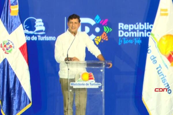 Manuel Estrella resalta la gestión del ministro de Turismo para el desarrollo de Santiago y del sector. (foto: CDN)