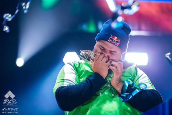 El dominicano Saul “MenaRD” Mena volvió a hacer historia al conquistar por segundo año consecutivo el título de campeón en el EVO Japan.