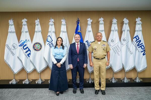 Ministro de Defensa de RD visita El Salvador para conocer modelo de seguridad y fortalecer cooperación bilateral