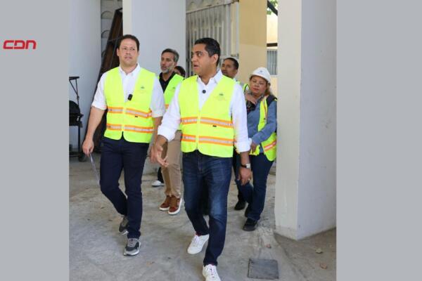 Ministros Carlos Bonilla y Kelvin Cruz supervisan remodelación del Centro Olímpico Juan Pablo Duarte. (foto, fuente externa)