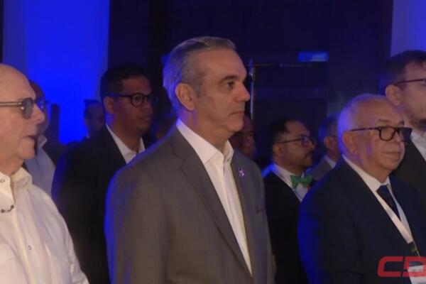 El exmandatario Hipólito Mejía y el presidente Luis Abinader. Foto: CDN Digital 
