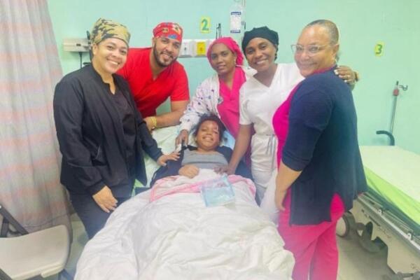 La niña de 13 años perdida en el interior de una alcantarilla en Lavapie, San Cristóbal fue rescatada con vida por comunitarios este viernes.