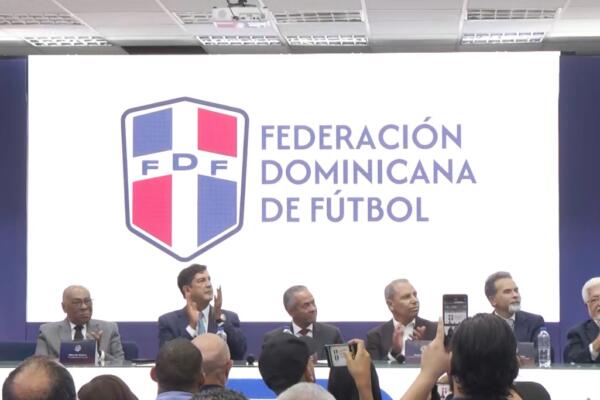 La Federación Dominicana de Fútbol (FDF) presentó este miércoles la nueva imagen institucional que usará el deporte en el país.