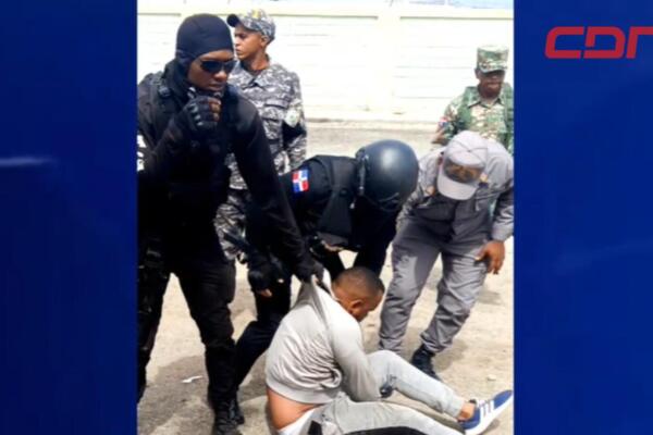 Agresión policial contra exempleados y empleados del proyecto de la Presa de Monte Grande.