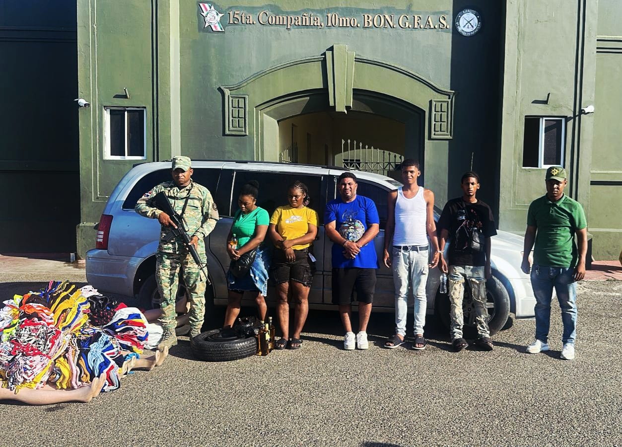 Apresan a tres hombres que ocultaban haitianas indocumentadas entre maniquíes en Montecristi