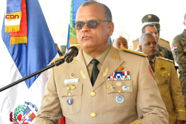 El ministro de Defensa, teniente general Carlos Antonio Fernández Onofre. (foto, fuente externa)